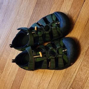 KEEN Sandals kids 4/womens 6